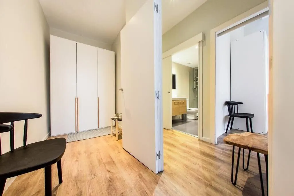 Bright And Modern 4Bedroom With Terrace In Las Ramblas P2 Barselona 0*,