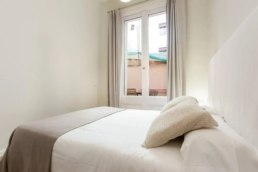 Daire Bright And Modern 4Bedroom With Terrace In Las Ramblas P2 Barselona