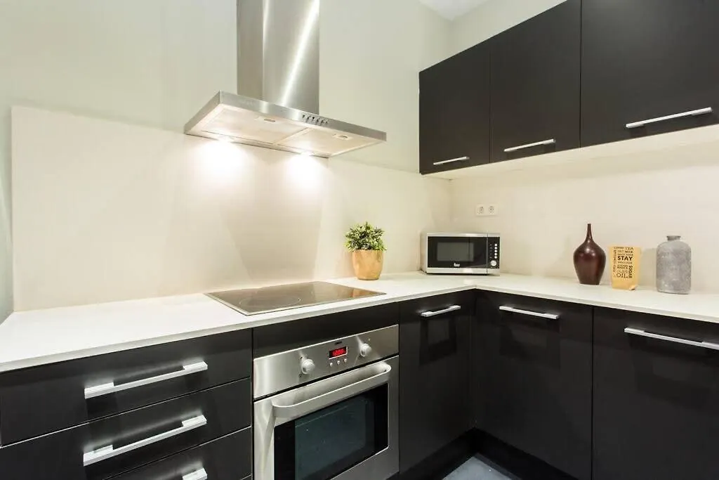 Daire Bright And Modern 4Bedroom With Terrace In Las Ramblas P2 Barselona İspanya